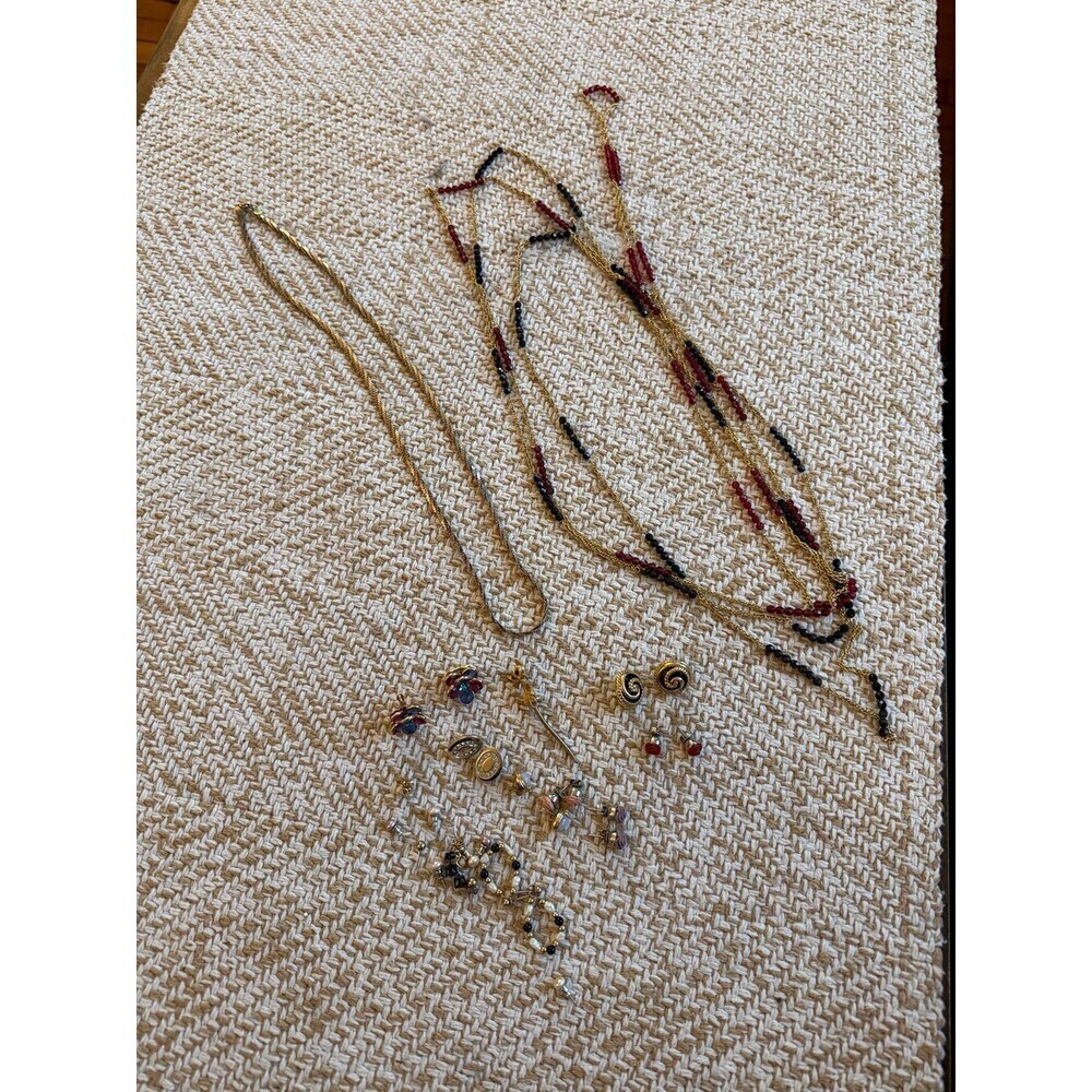 Large lot of vintage jewelry necklace earrings